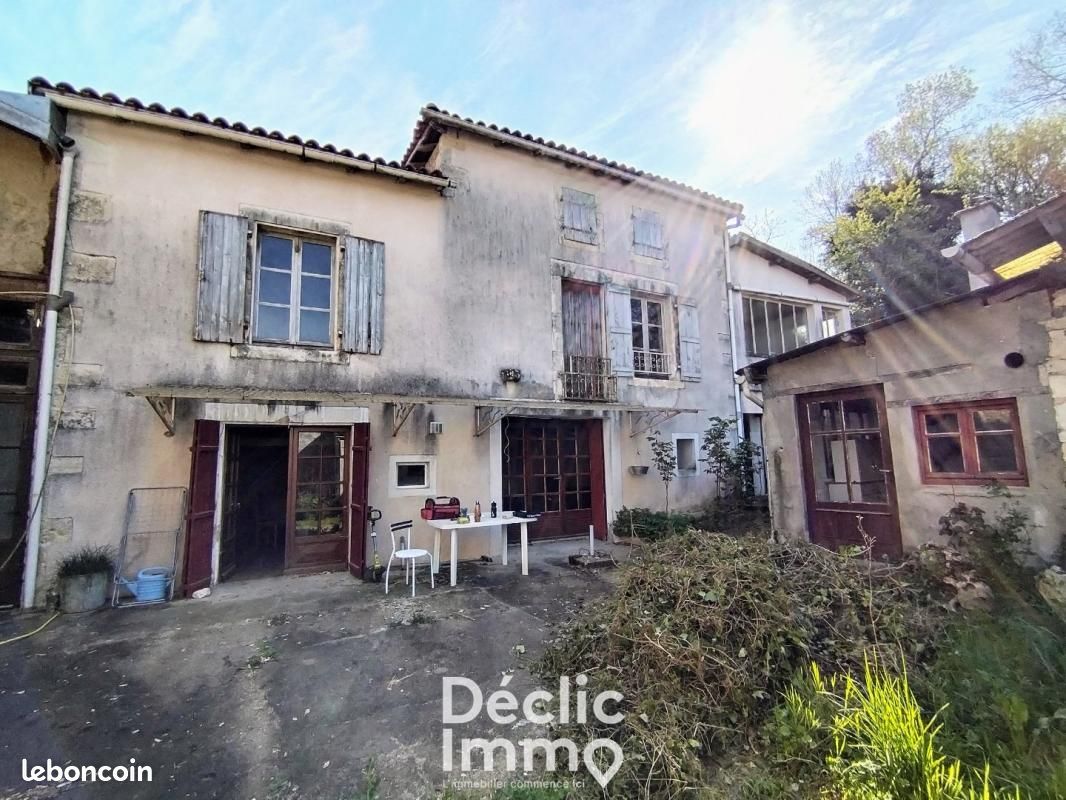 Maison 4 pièces 171 m² · à Verteuil-sur-Charente · 171 m² · 82 000 €