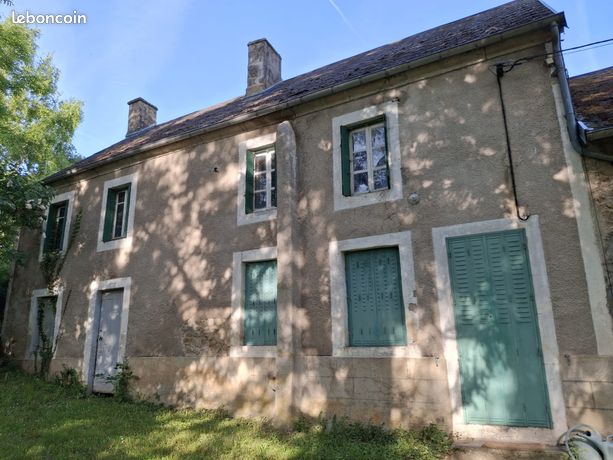 Maison à rénover avec granges – 5000 m² de terrain – Belle vue
