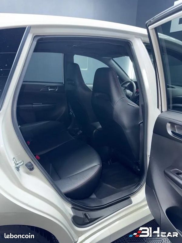 Subaru Impreza 2.5 300 WRX STI AWD (image 29)