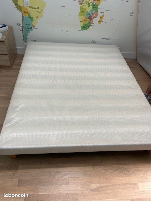 Sommier tissu avec pieds (image 1)