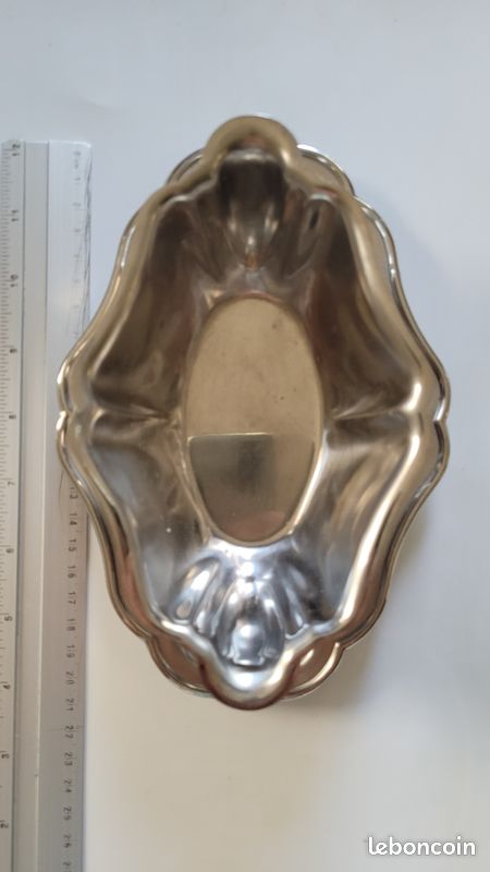 Saucière en inox sur plateau (image 2)
