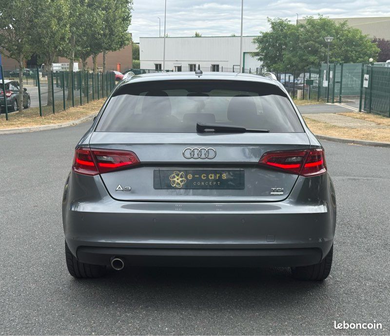 AUDI A3 Série 3 Sportback 1.6 TDi 16V FAP S&S 110ch « S Line » (image 4)