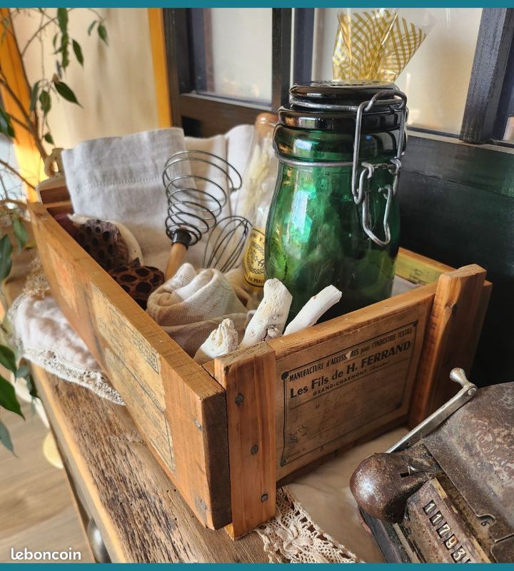 Ancienne caisse d'atelier de tissage et ses accessoires vintages (image 4)
