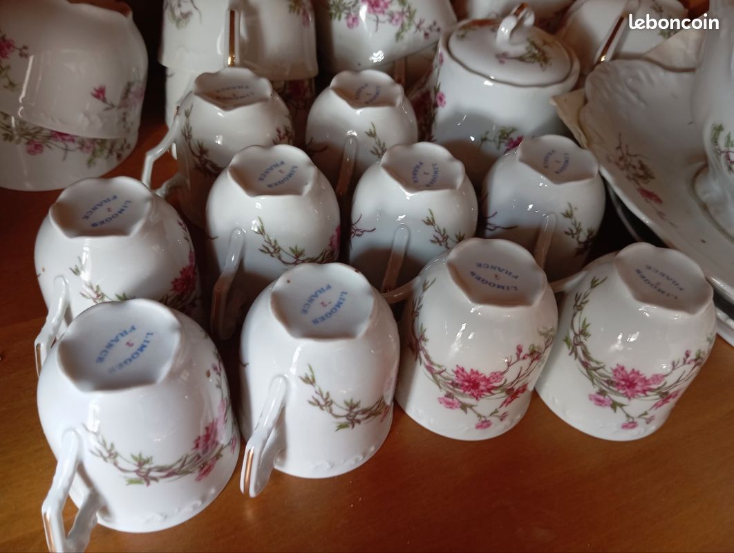 Service à vaisselle en porcelaine de Limoges motif floral (image 5)