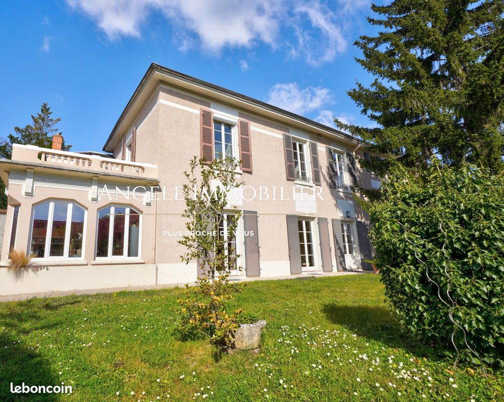 Maison 11 pièces 368 m² · à Écully · 368 m² · 1 780 000 €