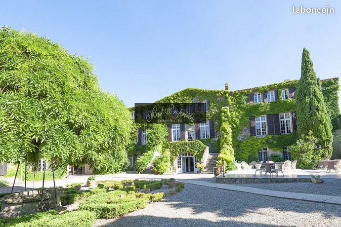 Chateau 40 pièces 3500 m²
