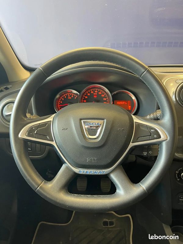 DACIA Sandero 1.5 D 95ch Stepway - 2019 - Caméra de recul - Phares LED - Navigation - Distribution OK (image 9)