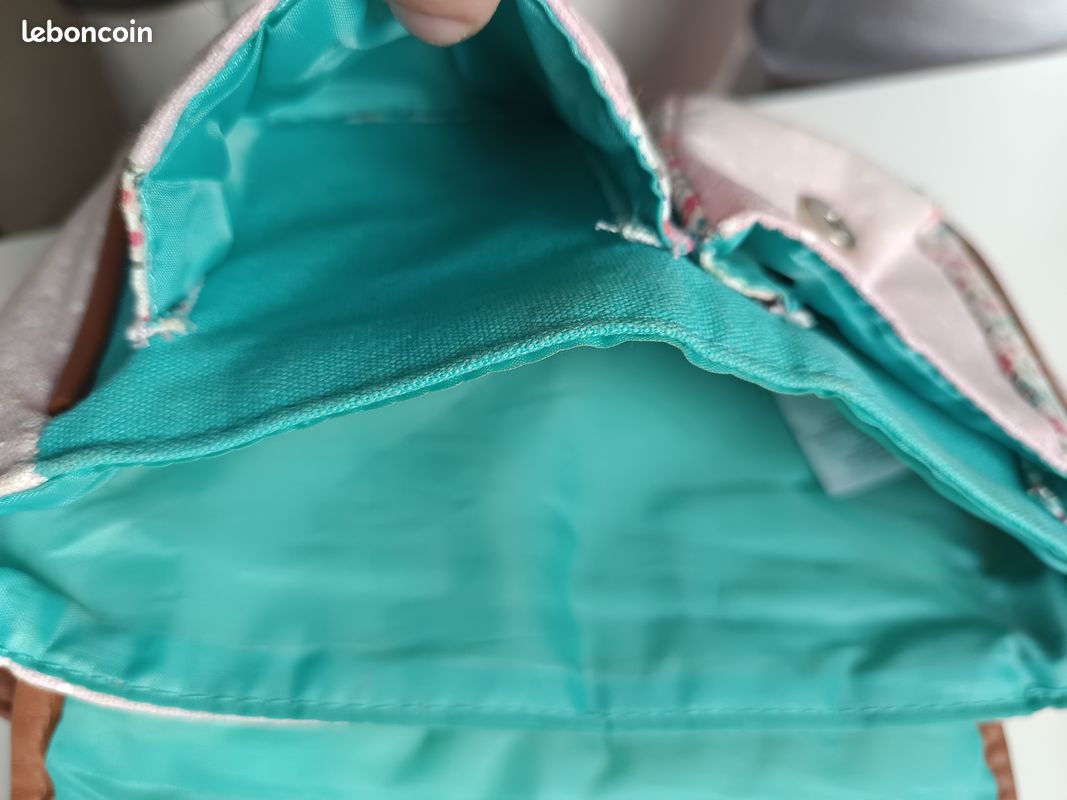 Sac à main rose, vert et marron avec des motifs fleurs (image 15)