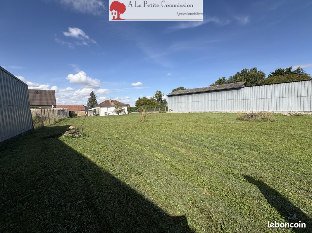 Terrain 1225 m² · à Sours · 1 225 m² · 146 000 €