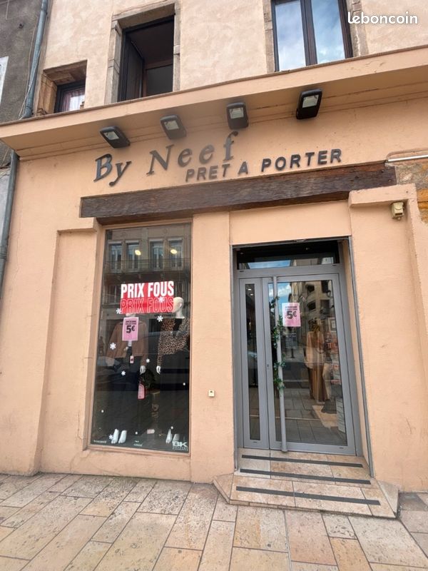 Local commercial 2 pièces 90 m² · à Villefranche-sur-Saône · 90 m² · 17 000 €