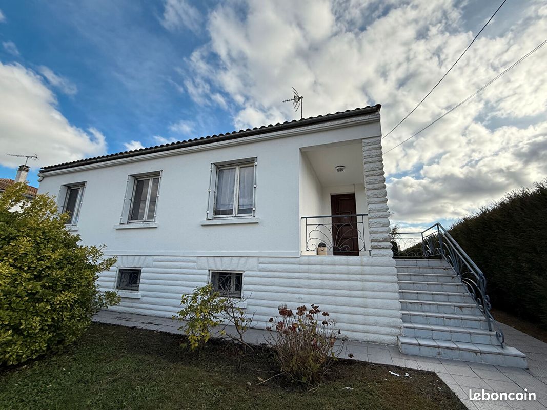 Maison 5 pièces 137 m² · à Surgères · 137 m² · 186 000 €