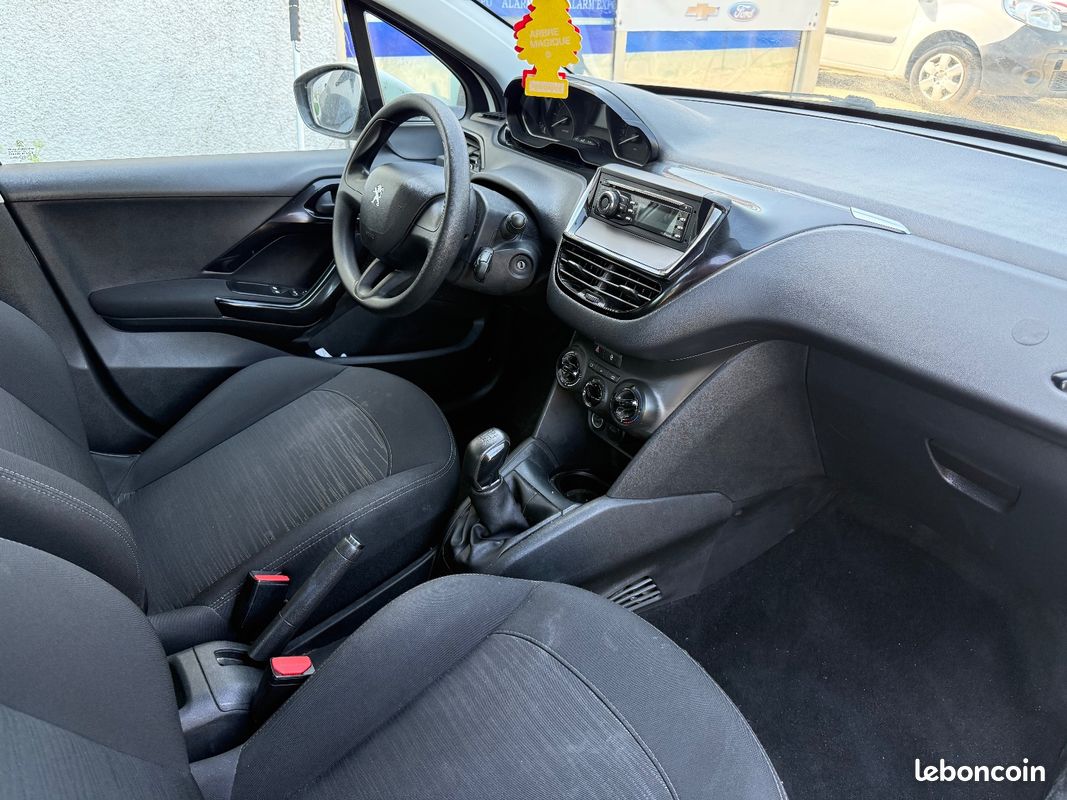 PEUGEOT 208 1.2 82ch Style uniquement pour l'export (image 8)