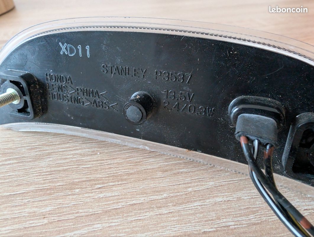 Phare arrière Honda Hornet OEM (image 3)