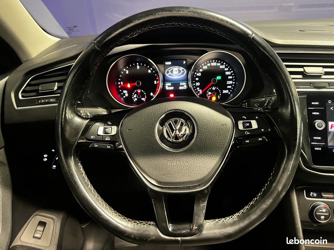VOLKSWAGEN Tiguan 2.0 TDI 150ch Confortline - Boîte auto - CarPlay - Toit ouvrant panoramique - Régulateur de vitesse - Caméra de recul (image 21)