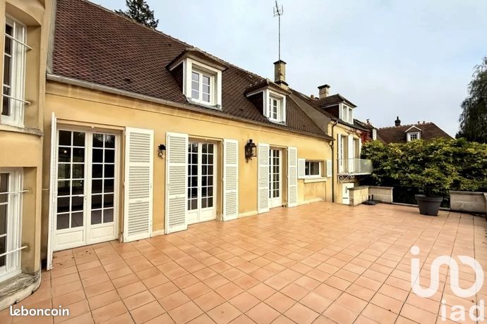 Maison 8 pièces 210 m²