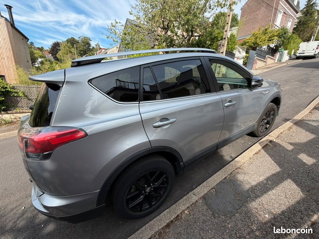 Toyota RAV4 Hybride Black Edition (image 2)