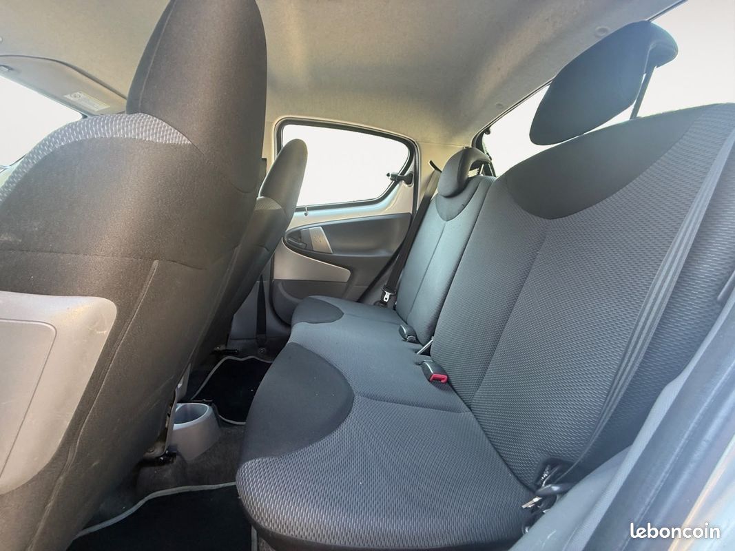 TOYOTA AYGO 1.0i (image 13)