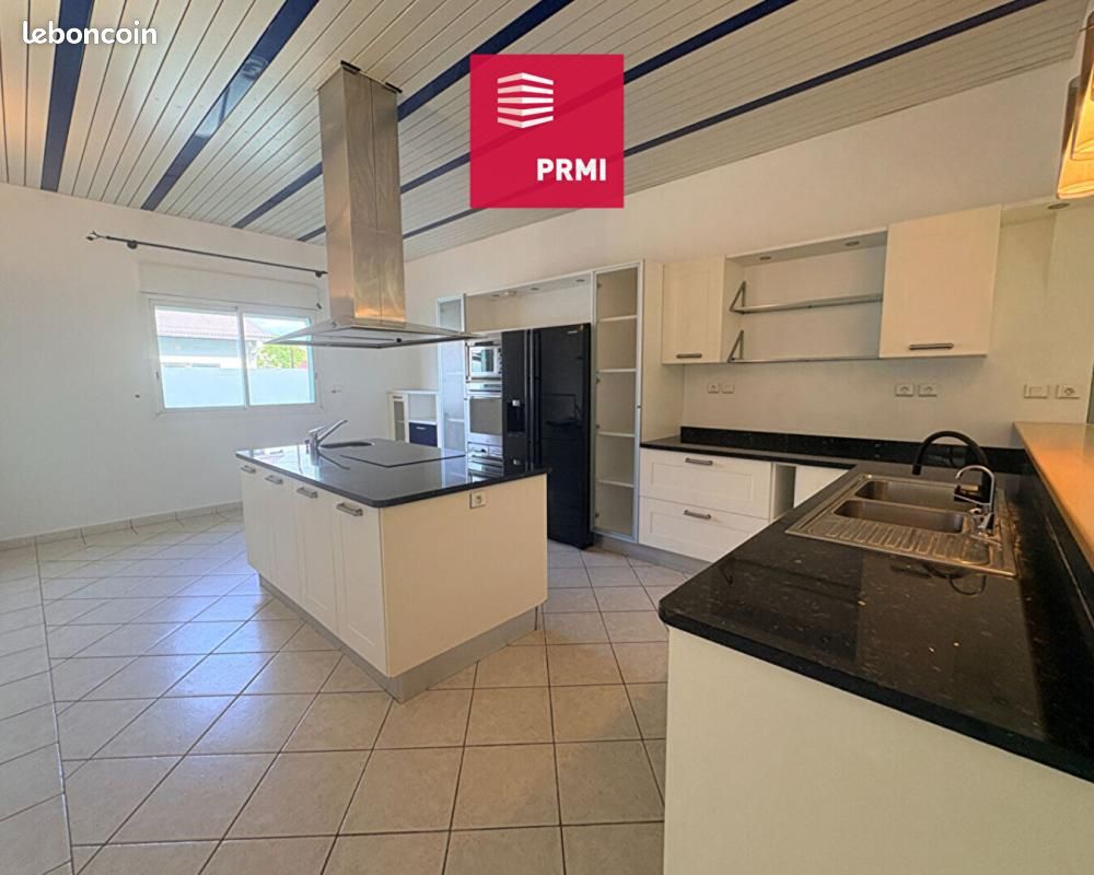 Maison 9 pièces 300 m² · à Saint-André · 300 m² · 479 000 €