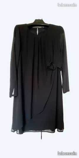 Robe noire habillée neuve crêpe doublée taille 42 (image 2)