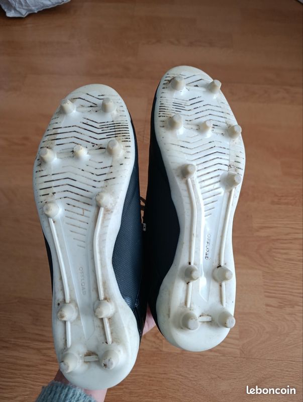 Crampons Kipsta T 33 rugby / foot : Achat occasion | Chaussures de sport (garçon) Kipsta Blanc 33 Bon état