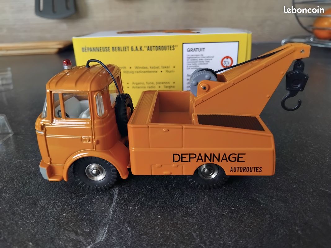 Voiture camion modèle réduit DINKY TOYS (Atlas) Studebaker "commander