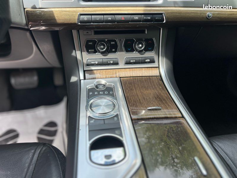 Jaguar XF 2.2 D Sportbreak Luxe Premium (image 7)