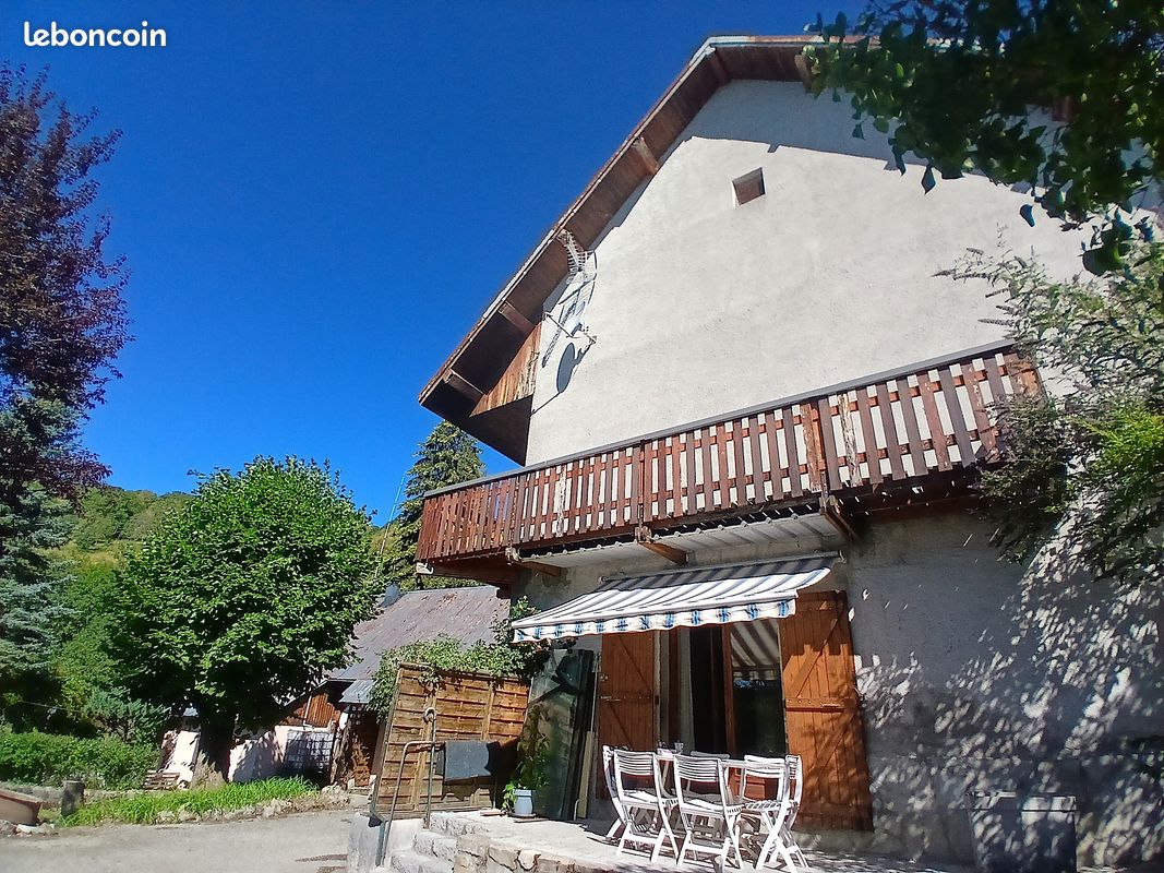 Maison 7 pièces 157 m² · à Les Déserts · 157 m² · 379 000 €