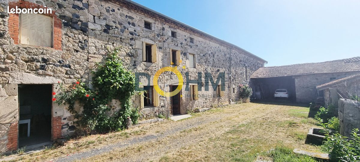 Maison 5 pièces 136 m² · à Usson-en-Forez · 136 m² · 139 000 €