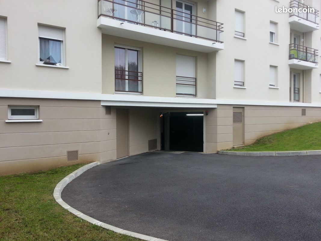 Place de parking sous-sol Saint-Thibault · à Saint-Thibault-des-Vignes · 13 500 €