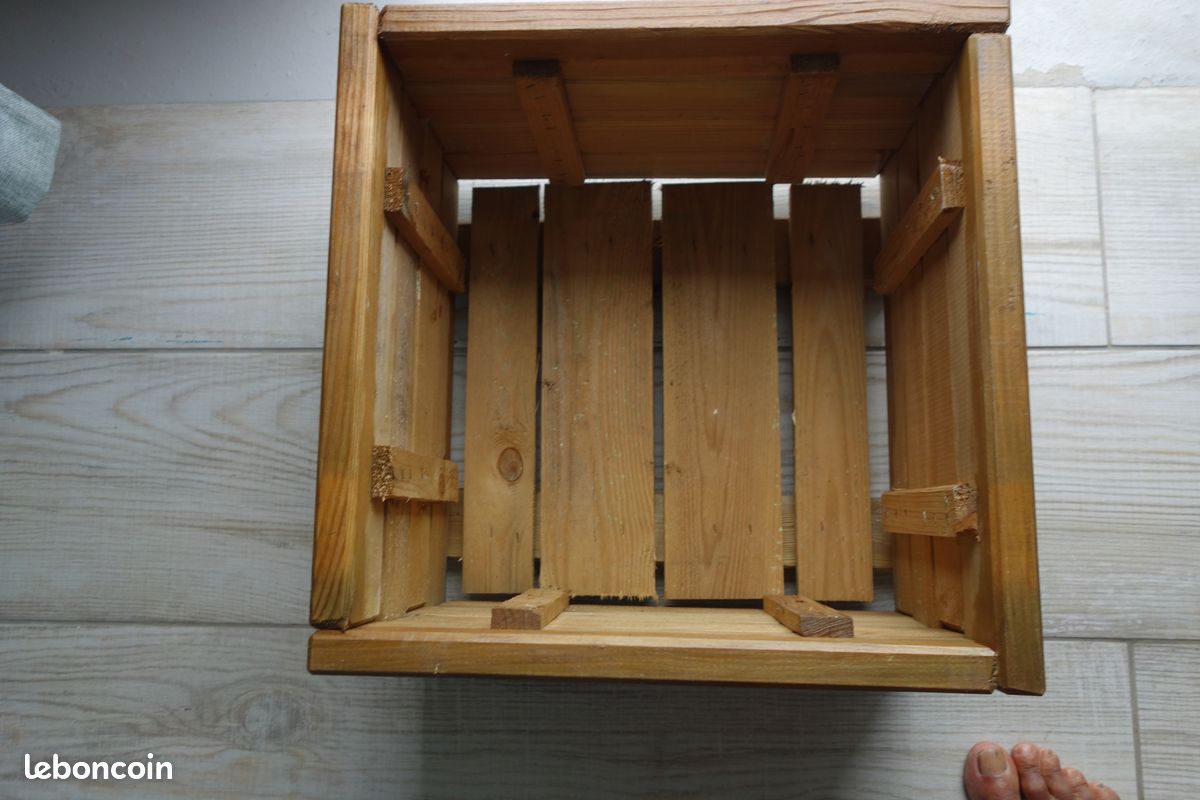 Jardinière cubique en bois (image 2)
