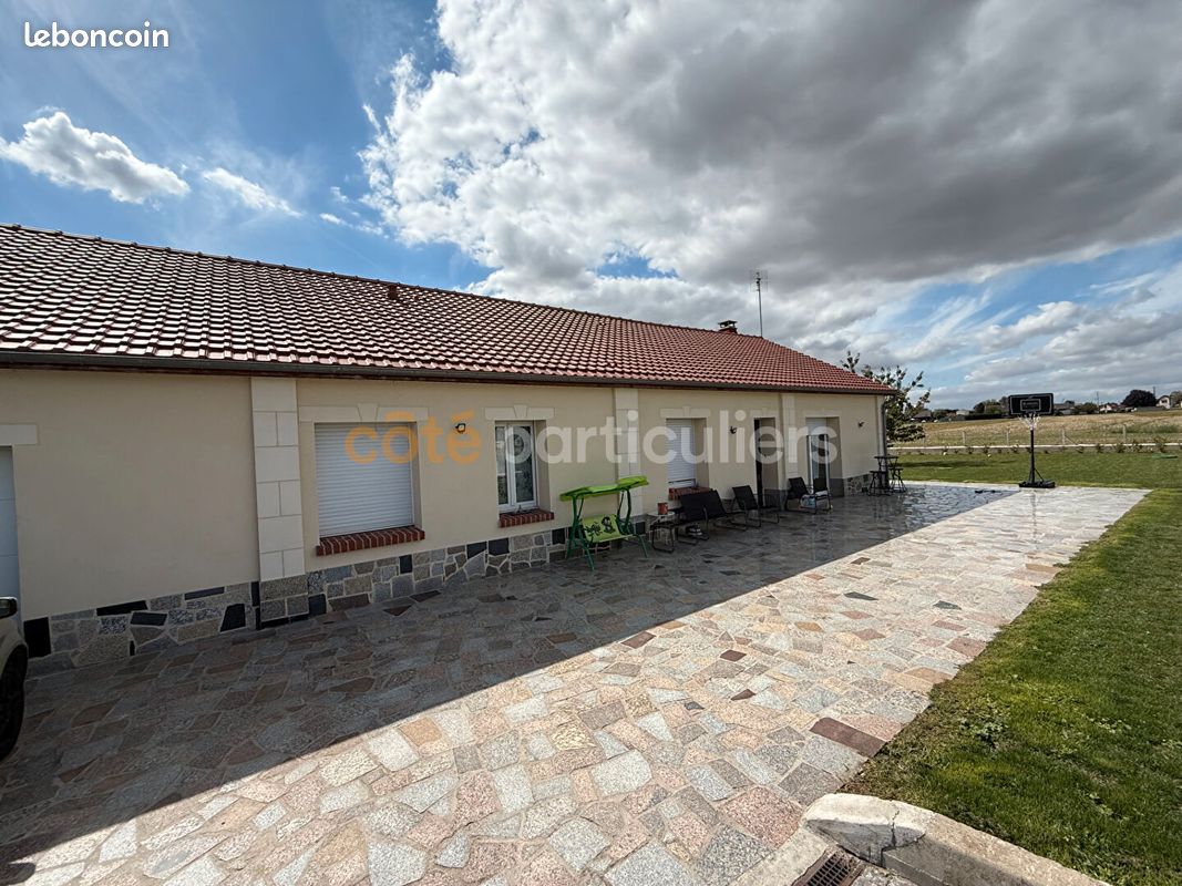 Maison 1 pièce 340 m² · à Muille-Villette · 340 m² · 582 750 €