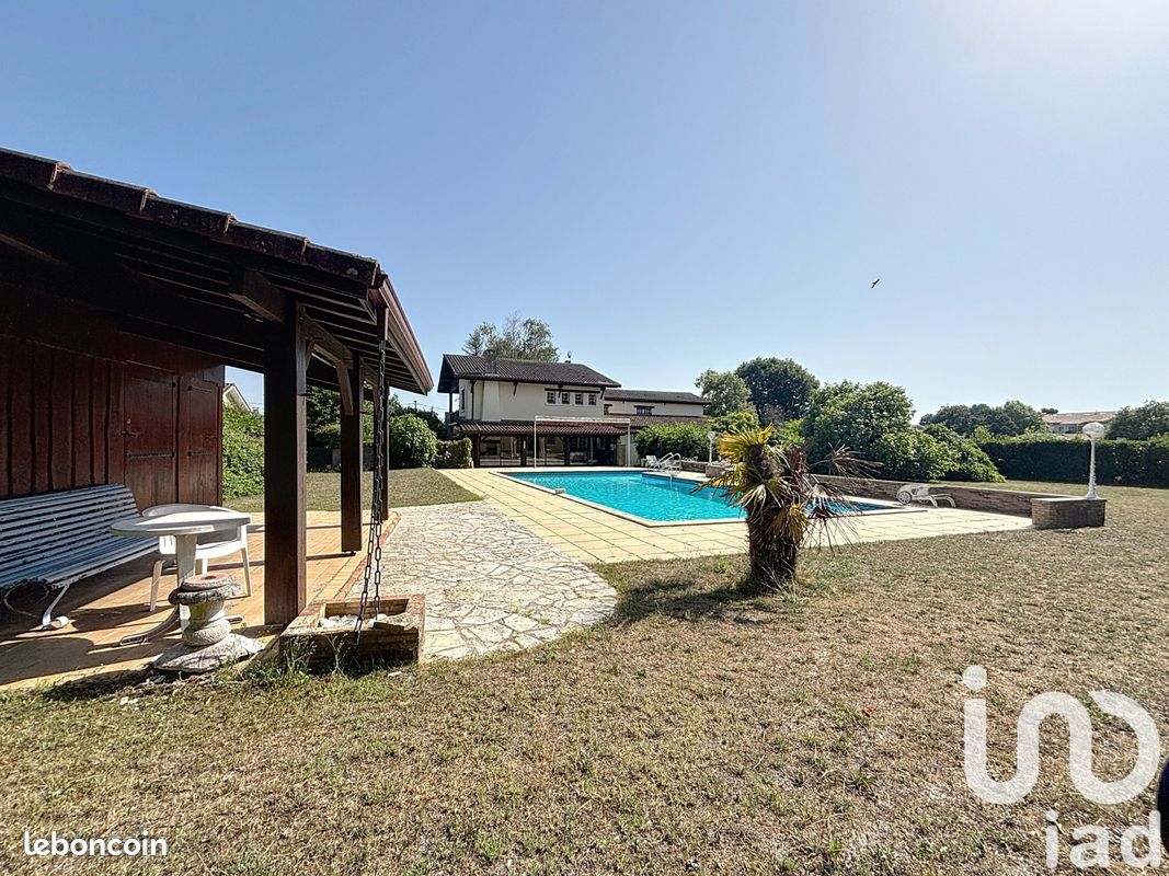 Maison 7 pièces 220 m² · à Biganos · 220 m² · 590 000 €