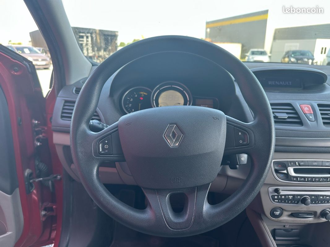 Renault Megane 3 Berline 5 ptes 1.9 DCI 131 CH AUTHENTIQUE - GARANTIE 12 MOIS (image 15)
