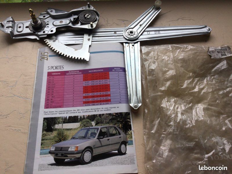 Lève-vitre Manuel Avant Droit Pour Peugeot 205 3 Portes - Occasion Bon état