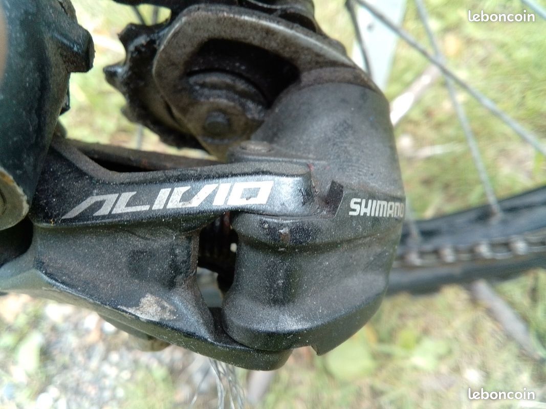 VTT BH en aluminium blanc, équipé de freins hydrauliques et d'une transmission 3 plateaux 9 vitesses Shimano Alivio. 27 vitesses au total (image 12)