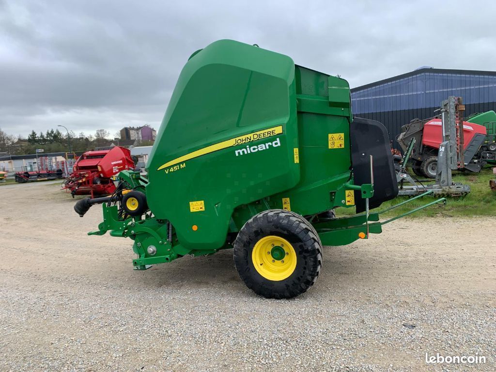 John Deere 451M (image 12)