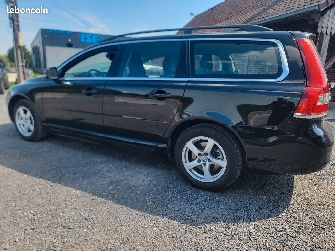 Volvo v70 2l diesel 120ch 2016 (image 3)
