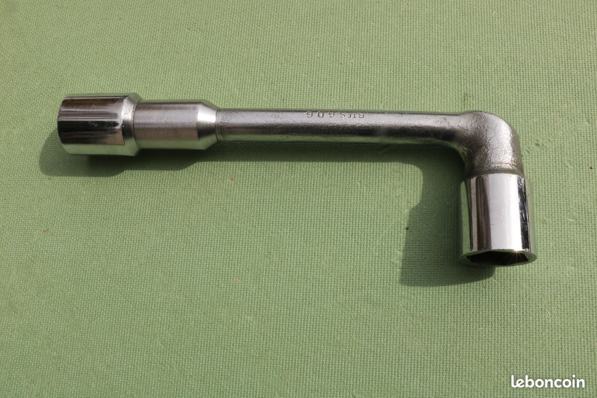 CLE A PIPE 6-6 PANS DEBOUCHEES SAM de 32 mm (image 2)