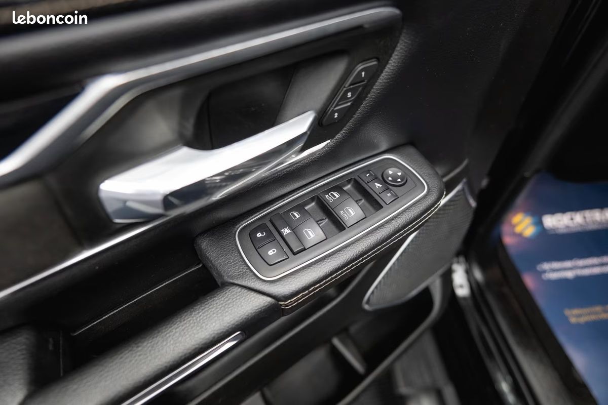 Dodge RAM 1500 Laramie Night Edition 5.7 HEMI 401 ch 4x4 – Alpine – 20” – Offroad (image 29)