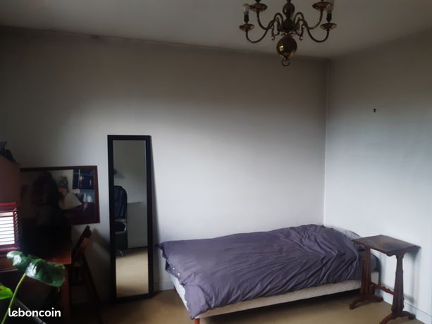 Chambre meublée