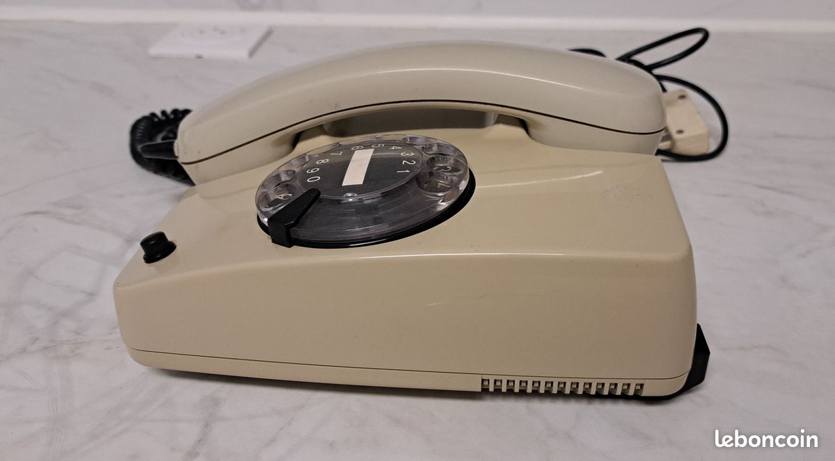 Téléphone allemand Siemens à cadran Années 1980 (image 5)
