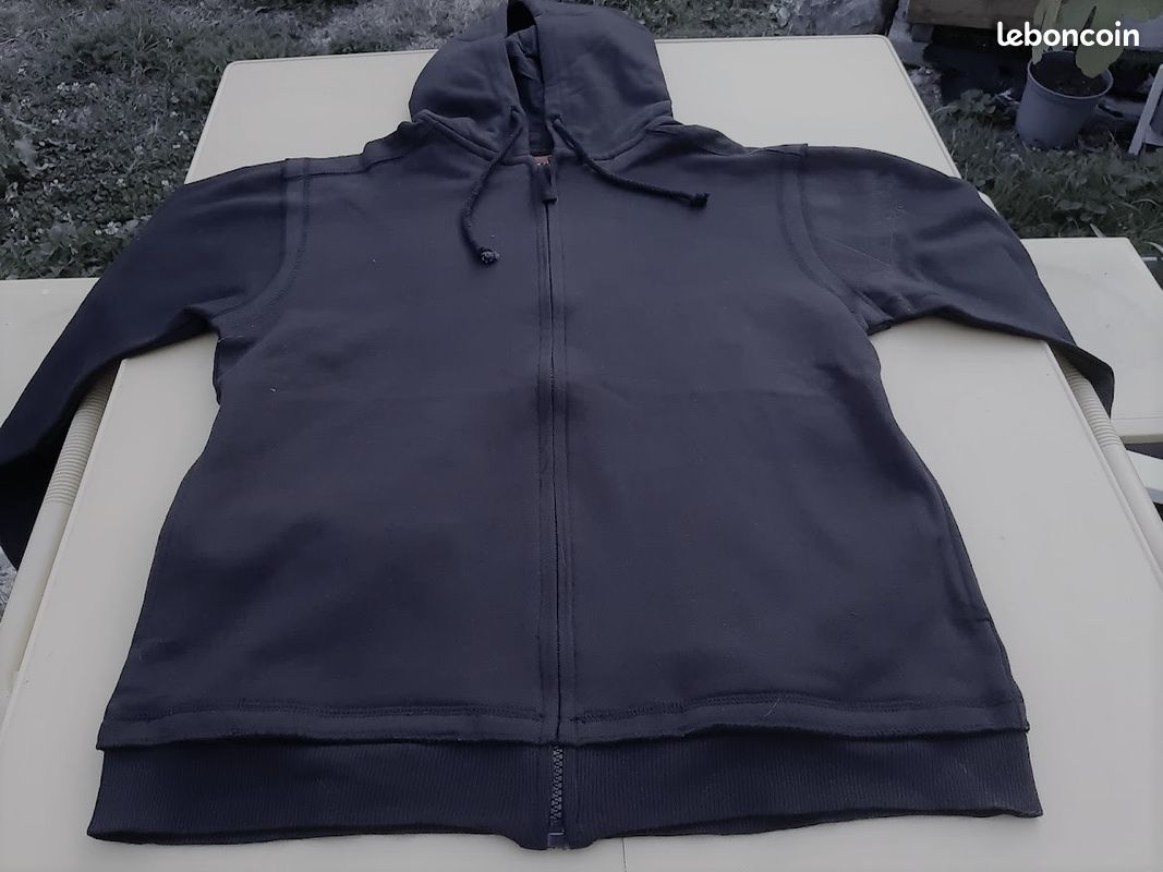 Gilet sweet capuche femme noir polyester et coton Disponible taille L ou M ou S VALEUR 29 (image 1)