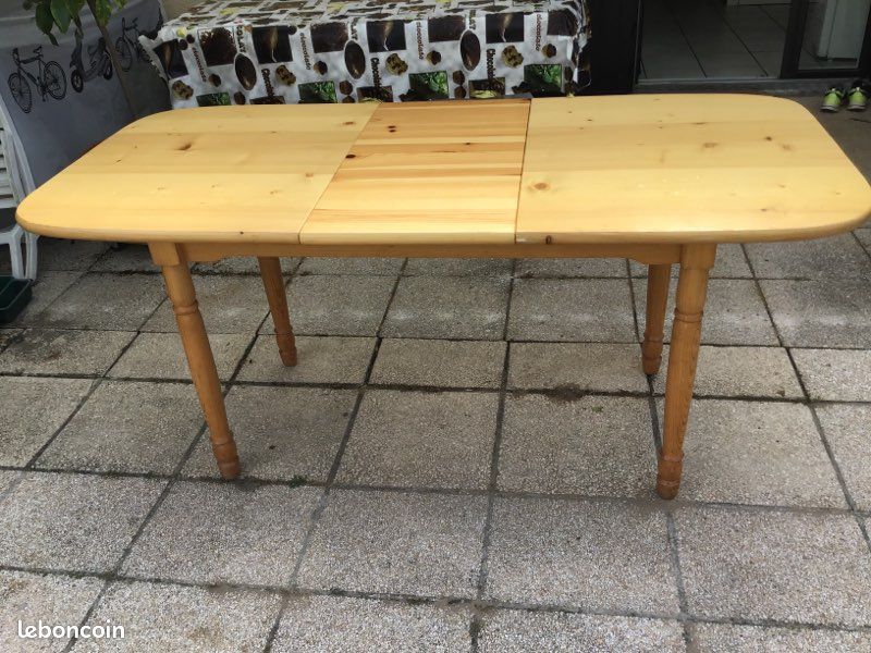 Belle table en pin (image 1)