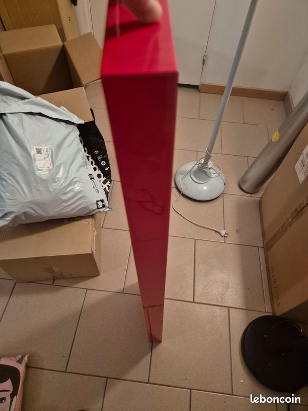 Étagère rouge (image 1)