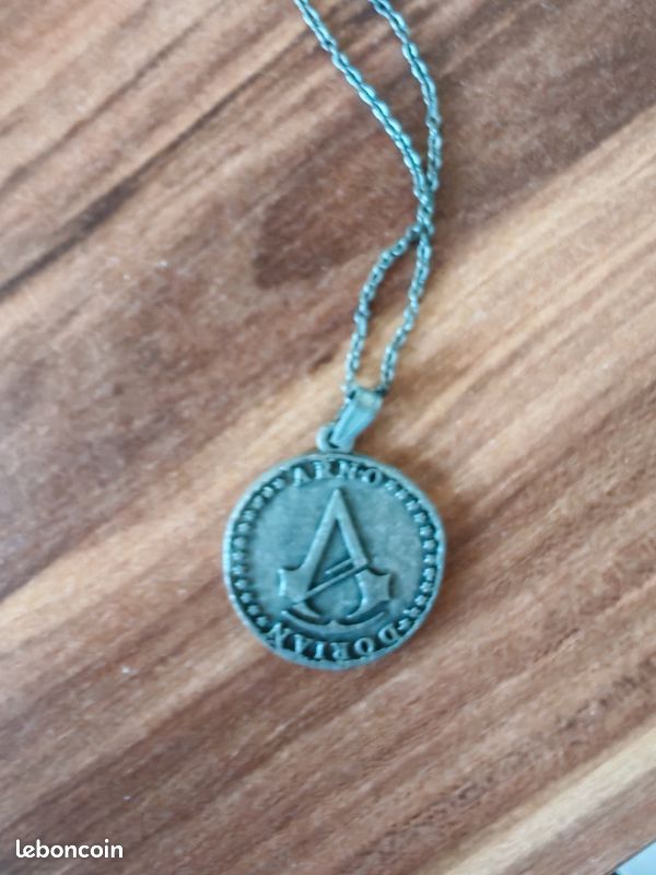 CHAINE / COLLIER / MEDAILLON - ASSASSIN'S CREED UNITY - NECKLACE - MEDALLION