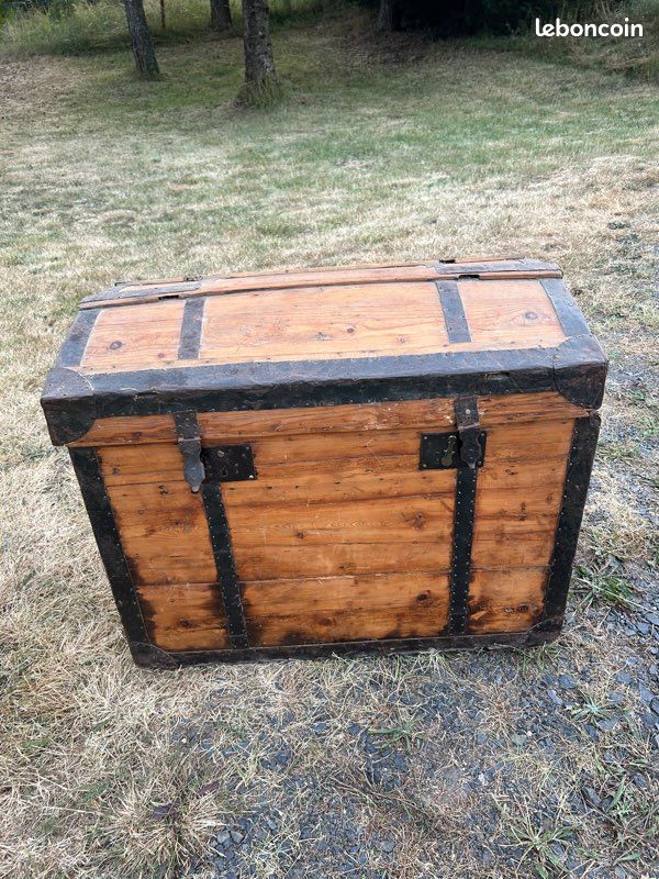 Coffre bois ancien (image 1)