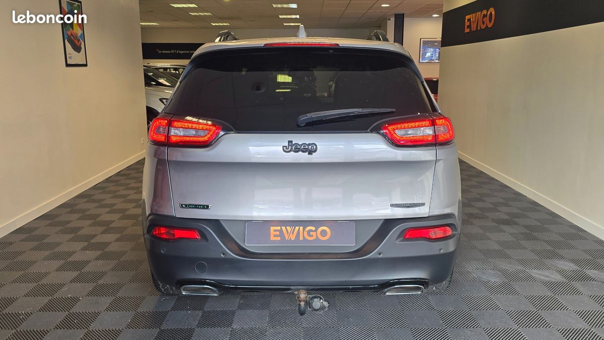 JEEP CHEROKEE 2.2 CRD 200 75EME ANNIVERSAIRE AWD ACTIVE-DRIVE BVA6 + ATTELAGe (image 8)