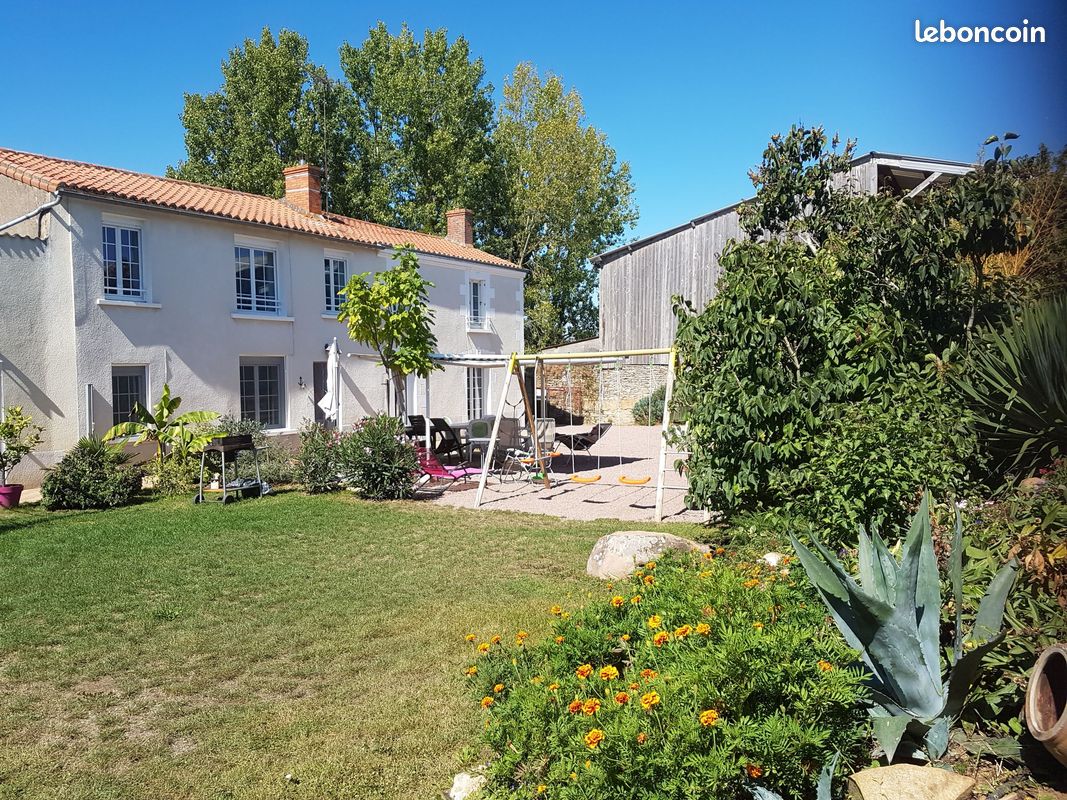 Maison 10 pièces 270 m² · à Thouars · 270 m² · 249 000 €