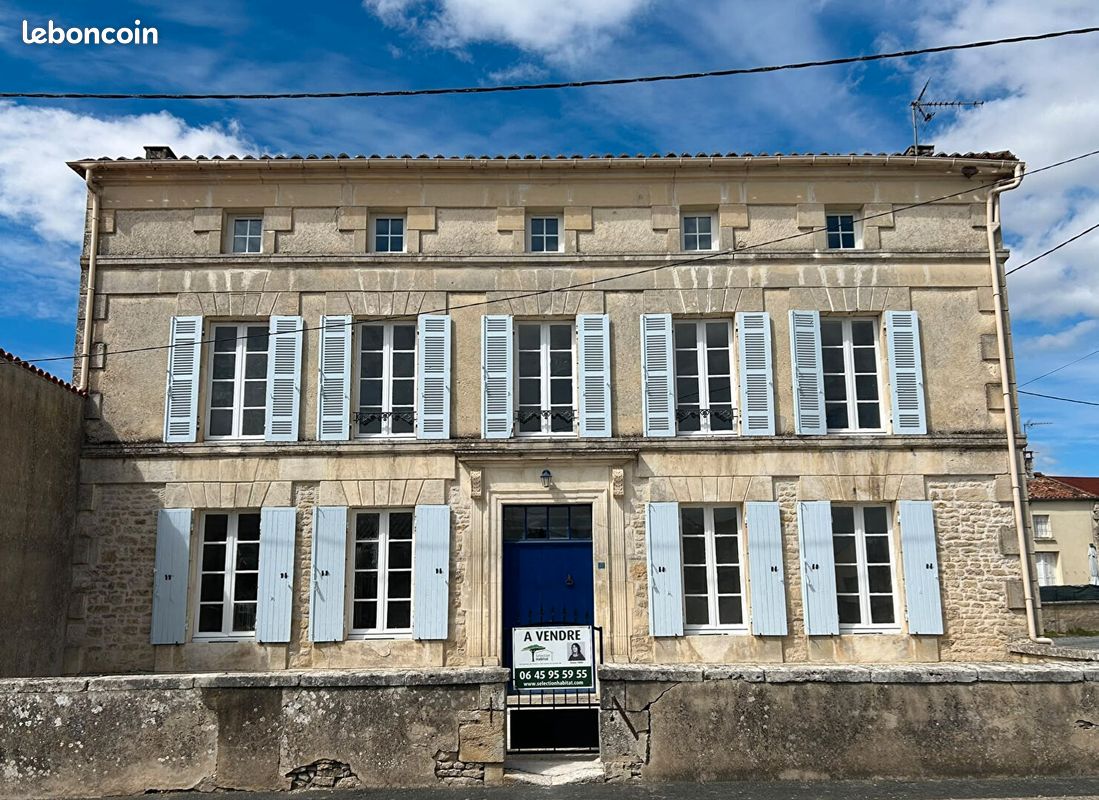 Maison 6 pièces 210 m² · à Néré · 210 m² · 197 000 €