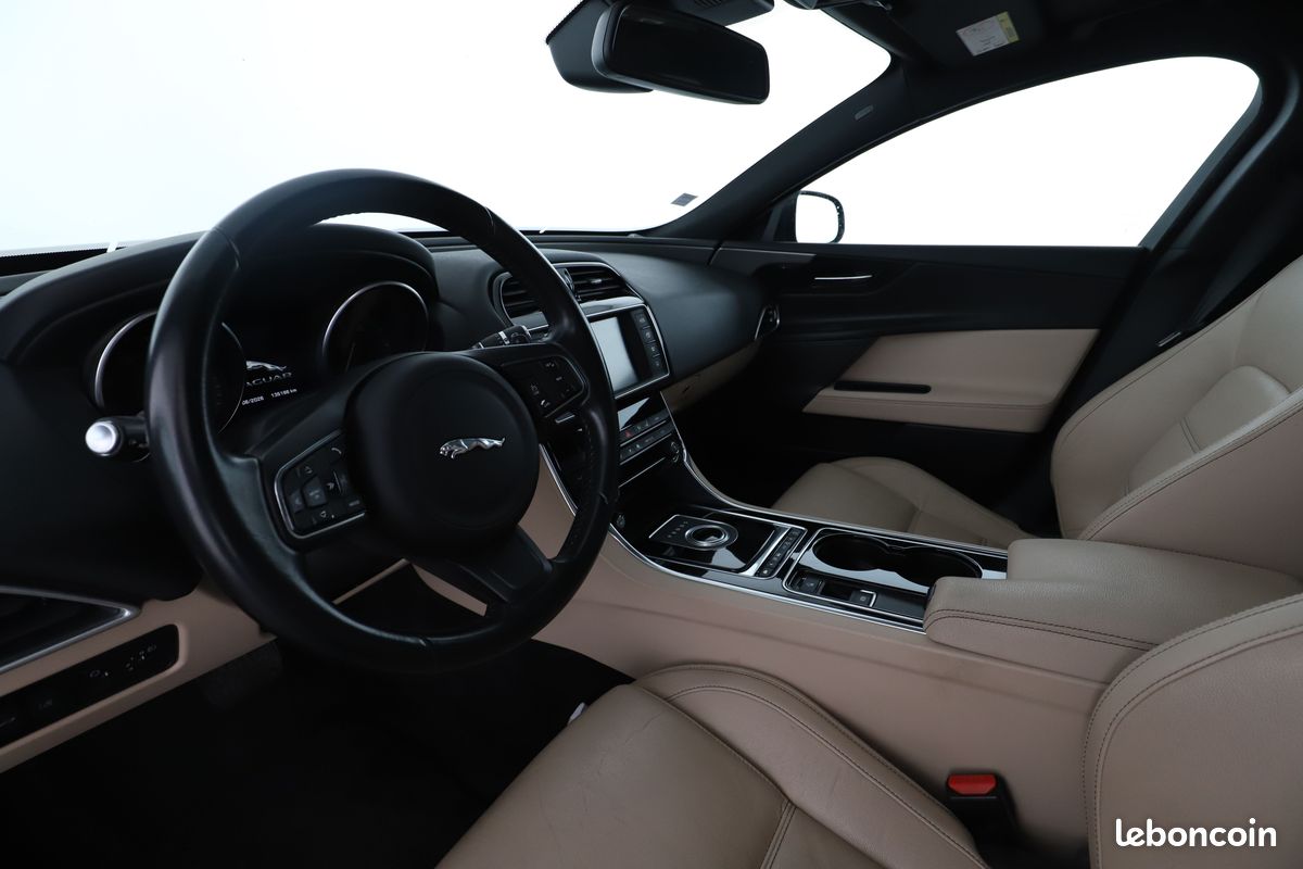 Jaguar XE 2.0d Prestige Auto 180 ch (image 6)